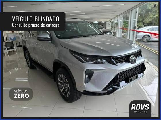 TOYOTA HILUX SW4 2.8 D-4D TURBO DIESEL SRX PLATINUM 7L 4X4 AUTOMÁTICO