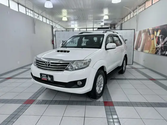 TOYOTA HILUX SW4 3.0 SRV 4X4 16V TURBO INTERCOOLER DIESEL 4P AUTOMÁTICO TOYOTA HILUX SW4 3.0 SRV 4X4 16V TURBO INTERCOOLER DIESEL 4P AUTOMÁTICO