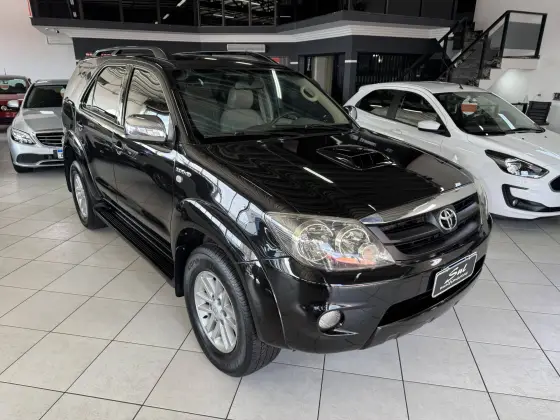 TOYOTA HILUX SW4 3.0 SRV 4X4 16V TURBO INTERCOOLER DIESEL 4P AUTOMÁTICO TOYOTA HILUX SW4 3.0 SRV 4X4 16V TURBO INTERCOOLER DIESEL 4P AUTOMÁTICO