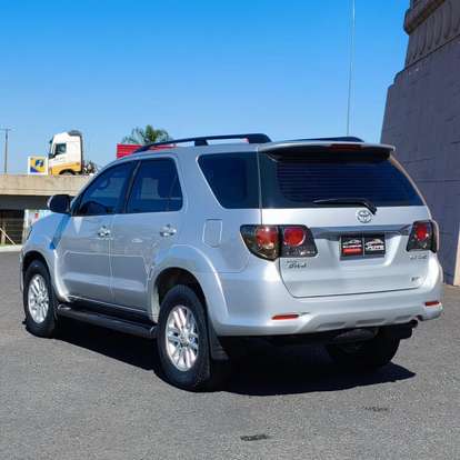 TOYOTA-HILUX SW4-2012