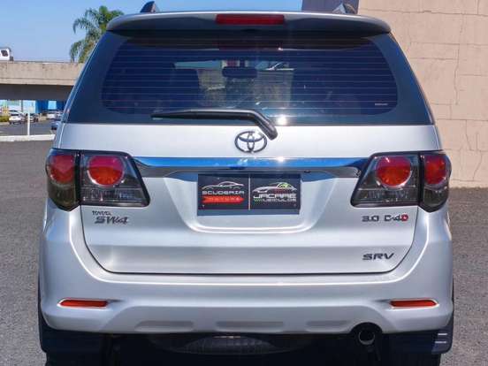 TOYOTA-HILUX SW4-3.0 SRV 4X4 7 LUGARES 16V TURBO INTERCOOLER DIESEL 4P AUTOMÁTICO TOYOTA-HILUX SW4-2012