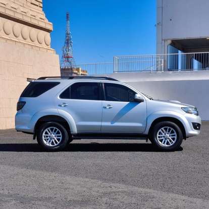 TOYOTA-HILUX SW4-2012