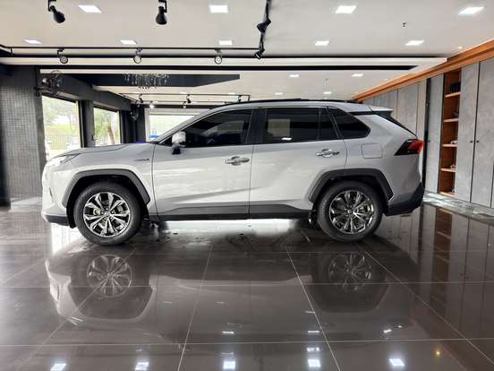 TOYOTA-RAV4-2023