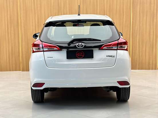 TOYOTA-YARIS-2021