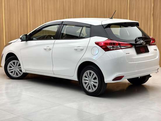 TOYOTA-YARIS-2021