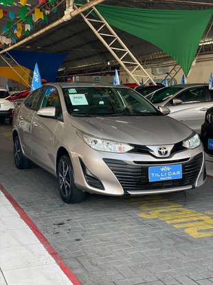 TOYOTA-YARIS-2019