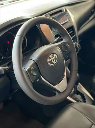 TOYOTA-YARIS-2019