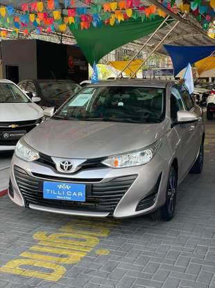 TOYOTA-YARIS-2019