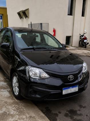 TOYOTA ETIOS 1.5 X PLUS SEDAN 16V FLEX 4P AUTOMÁTICO