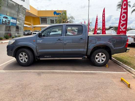 TOYOTA-HILUX-2013