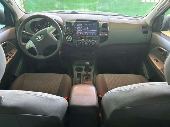 TOYOTA-HILUX-2.7 SR 4X2 CD 16V FLEX 4P AUTOMÁTICO TOYOTA-HILUX-2013