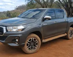 TOYOTA HILUX 2.8 D-4D TURBO DIESEL CD SRV 4X4 AUTOMÁTICO TOYOTA HILUX 2.8 D-4D TURBO DIESEL CD SRV 4X4 AUTOMÁTICO