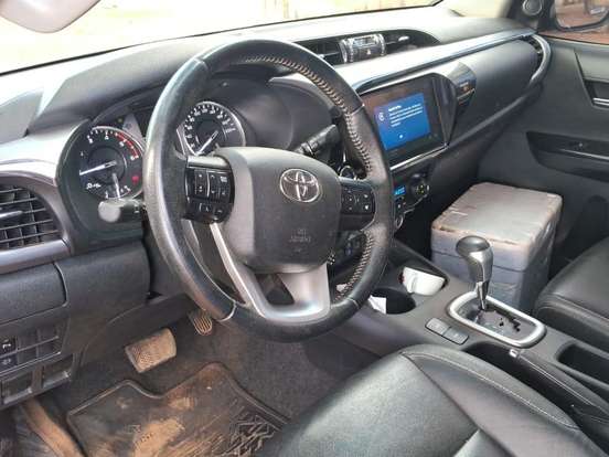 TOYOTA-HILUX-2.8 D-4D TURBO DIESEL CD SRV 4X4 AUTOMÁTICO TOYOTA-HILUX-2024