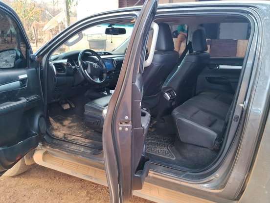 TOYOTA-HILUX-2.8 D-4D TURBO DIESEL CD SRV 4X4 AUTOMÁTICO TOYOTA-HILUX-2024