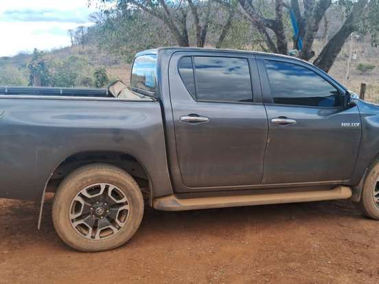 TOYOTA-HILUX-2.8 D-4D TURBO DIESEL CD SRV 4X4 AUTOMÁTICO TOYOTA-HILUX-2024