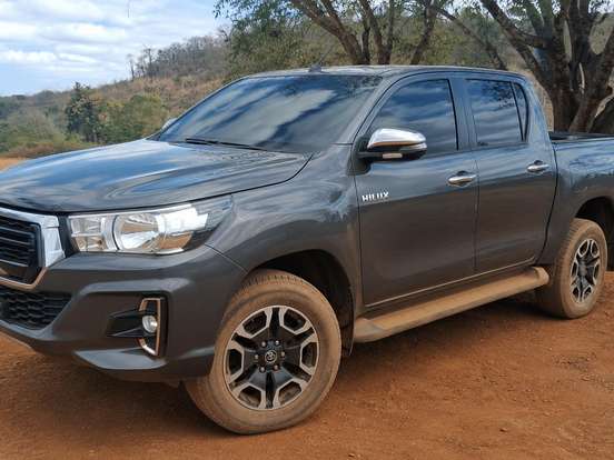 TOYOTA-HILUX-2.8 D-4D TURBO DIESEL CD SRV 4X4 AUTOMÁTICO TOYOTA-HILUX-2024