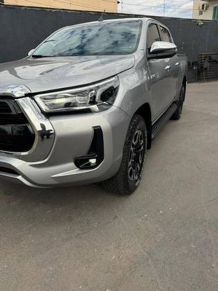 TOYOTA HILUX 2.8 D-4D TURBO DIESEL CD SRX 4X4 AUTOMÁTICO
