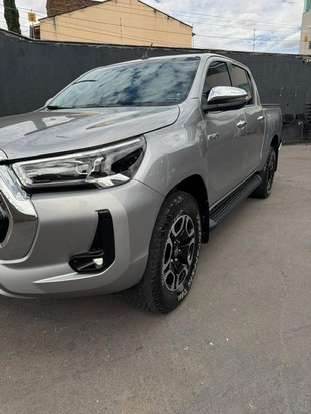 TOYOTA-HILUX-2023