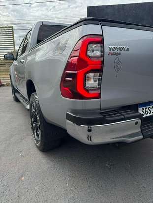 TOYOTA-HILUX-2023