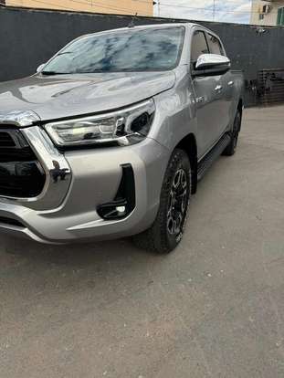 TOYOTA-HILUX-2023