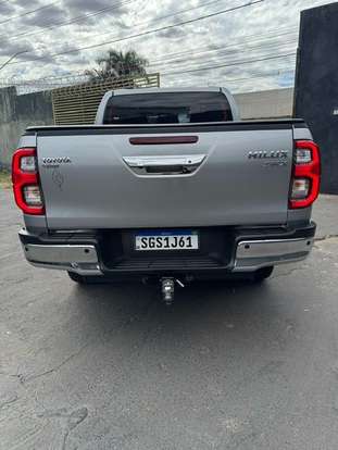 TOYOTA-HILUX-2.8 D-4D TURBO DIESEL CD SRX 4X4 AUTOMÁTICO TOYOTA-HILUX-2023