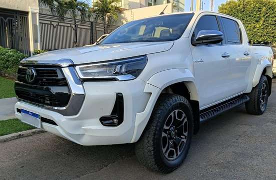 TOYOTA-HILUX-2023