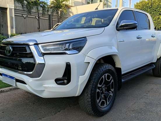 TOYOTA-HILUX-2.8 D-4D TURBO DIESEL CD SRX PLUS 4X4 AUTOMÁTICO TOYOTA-HILUX-2023