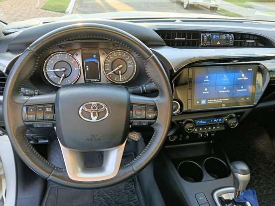 TOYOTA-HILUX-2023