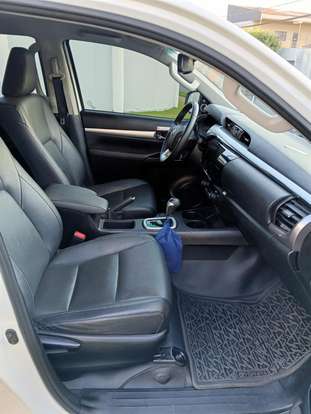 TOYOTA-HILUX-2023