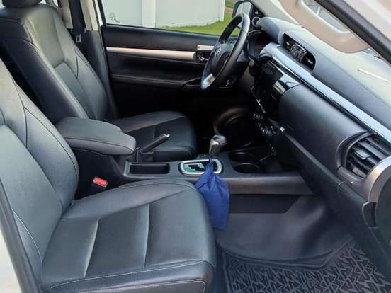 TOYOTA-HILUX-2.8 D-4D TURBO DIESEL CD SRX PLUS 4X4 AUTOMÁTICO TOYOTA-HILUX-2023