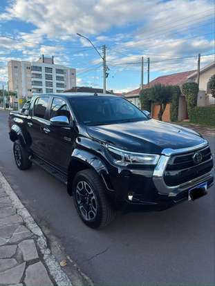 TOYOTA-HILUX-2023