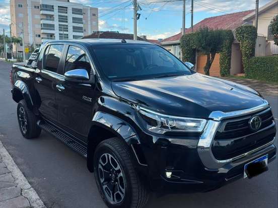 TOYOTA-HILUX-2.8 D-4D TURBO DIESEL CD SRX PLUS 4X4 AUTOMÁTICO TOYOTA-HILUX-2023