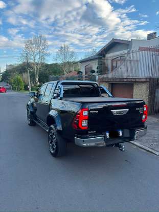 TOYOTA-HILUX-2.8 D-4D TURBO DIESEL CD SRX PLUS 4X4 AUTOMÁTICO TOYOTA-HILUX-2023