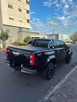 TOYOTA-HILUX-2023