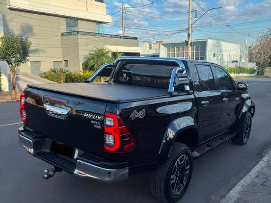 TOYOTA-HILUX-2.8 D-4D TURBO DIESEL CD SRX PLUS 4X4 AUTOMÁTICO TOYOTA-HILUX-2023
