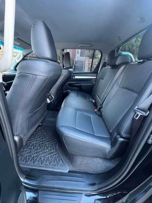 TOYOTA-HILUX-2023