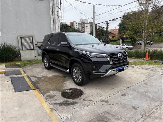 TOYOTA HILUX SW4 2.8 D-4D TURBO DIESEL SRX 7L 4X4 AUTOMÁTICO