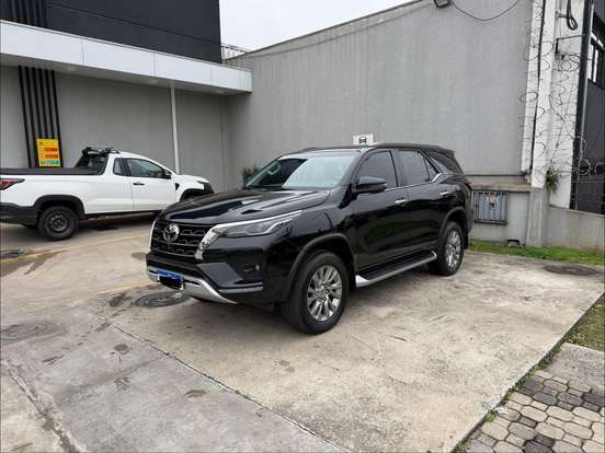 TOYOTA-HILUX SW4-2.8 D-4D TURBO DIESEL SRX 7L 4X4 AUTOMÁTICO TOYOTA-HILUX SW4-2023