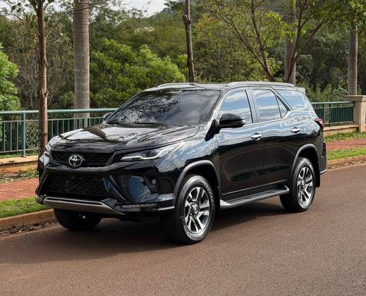 TOYOTA HILUX SW4 2.8 D-4D TURBO DIESEL SRX PLATINUM 7L 4X4 AUTOMÁTICO