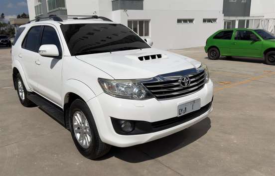 TOYOTA-HILUX SW4-2012