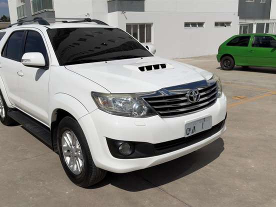TOYOTA-HILUX SW4-3.0 SRV 4X4 7 LUGARES 16V TURBO INTERCOOLER DIESEL 4P AUTOMÁTICO TOYOTA-HILUX SW4-2012