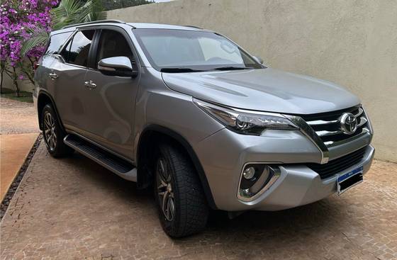TOYOTA HILUX SW4 4.0 SRX 4X4 7 LUGARES V6 24V GASOLINA 4P AUTOMÁTICO
