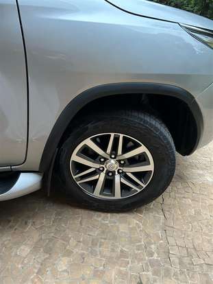TOYOTA-HILUX SW4-4.0 SRX 4X4 7 LUGARES V6 24V GASOLINA 4P AUTOMÁTICO TOYOTA-HILUX SW4-2017