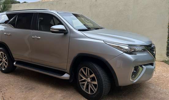 TOYOTA-HILUX SW4-4.0 SRX 4X4 7 LUGARES V6 24V GASOLINA 4P AUTOMÁTICO TOYOTA-HILUX SW4-2017
