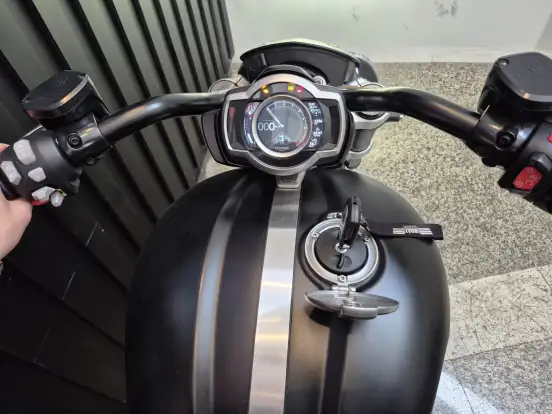 TRIUMPH-ROCKET III R-2021
