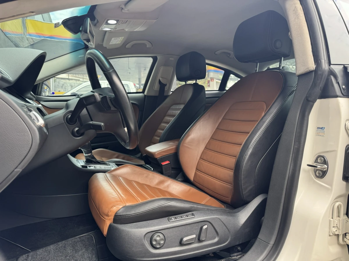 Volkswagen Passat — foto 7