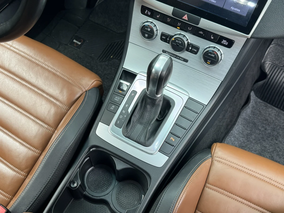 Volkswagen Passat — foto 12