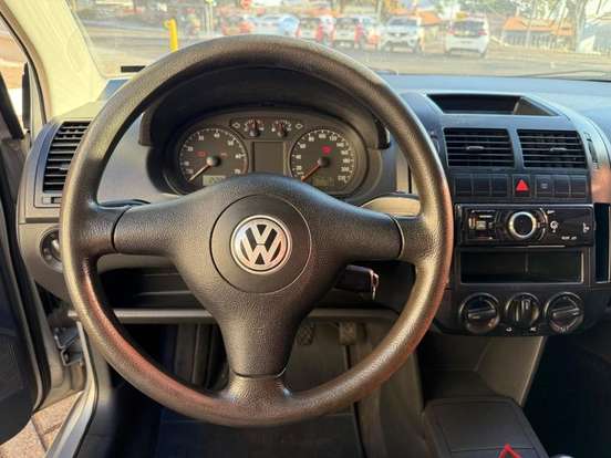 VOLKSWAGEN-POLO SEDAN-2005