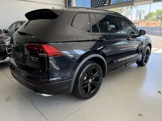 VOLKSWAGEN-TIGUAN-2021