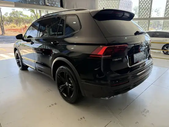 VOLKSWAGEN-TIGUAN-2021